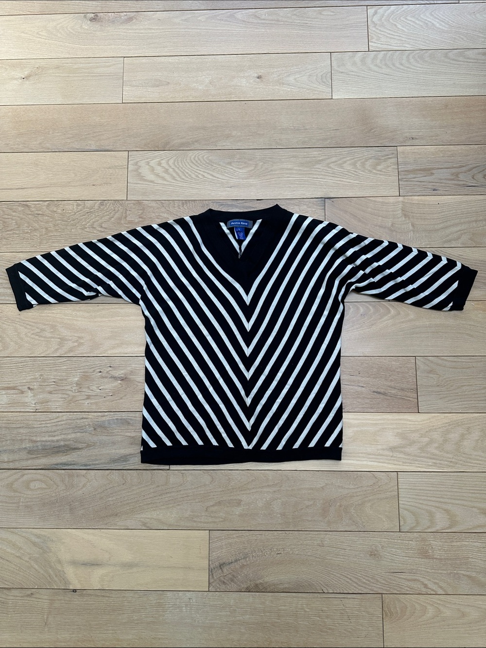 Austin Reed Black & White V‑Neck Chevron Stripe Top